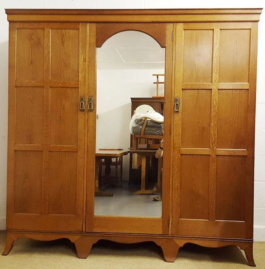 HEALS ARTS AND CRAFTS 'YEWDEN' OAK WARDROBE C1904