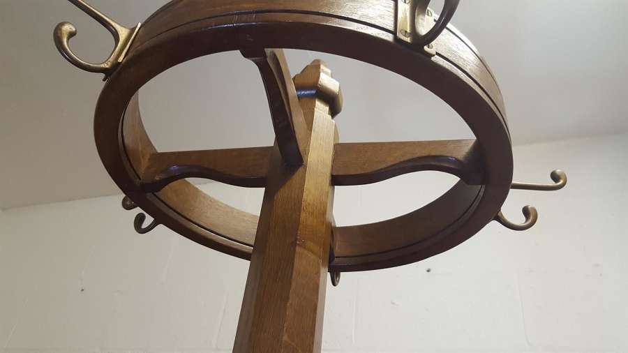 ARTS AND CRAFTS OAK COAT STAND C1900